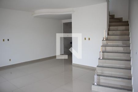 Sala de casa à venda com 3 quartos, 117m² em Vale das Orquídeas, Contagem
