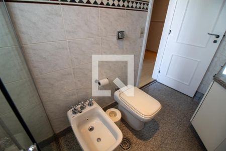 Apartamento à venda com 317m², 4 quartos e 4 vagas Apartamento à venda com 317m², 4 quartos e 4 vagasBanheiro da Suíte 1