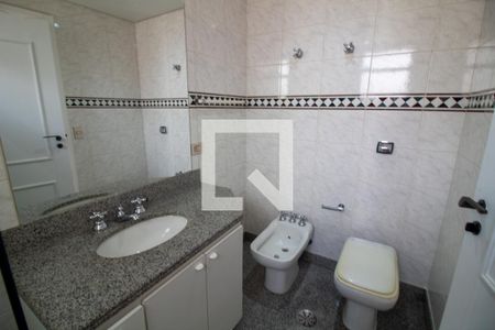 Apartamento à venda com 317m², 4 quartos e 4 vagas Apartamento à venda com 317m², 4 quartos e 4 vagasBanheiro da Suíte 3