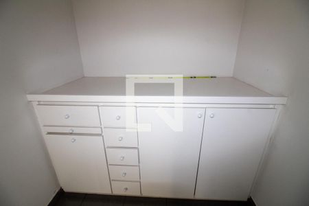 Apartamento à venda com 317m², 4 quartos e 4 vagas Apartamento à venda com 317m², 4 quartos e 4 vagasQuarto de Passar