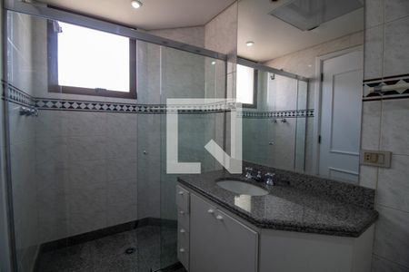 Apartamento à venda com 317m², 4 quartos e 4 vagas Apartamento à venda com 317m², 4 quartos e 4 vagasBanheiro da Suíte 3