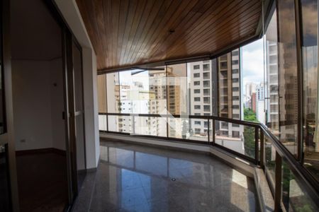 Apartamento à venda com 317m², 4 quartos e 4 vagas Apartamento à venda com 317m², 4 quartos e 4 vagasTerraço