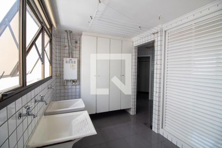 Apartamento à venda com 317m², 4 quartos e 4 vagas Apartamento à venda com 317m², 4 quartos e 4 vagasÁrea de Serviço