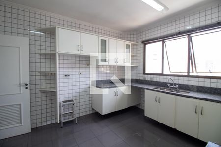 Apartamento à venda com 317m², 4 quartos e 4 vagas Apartamento à venda com 317m², 4 quartos e 4 vagasCozinha