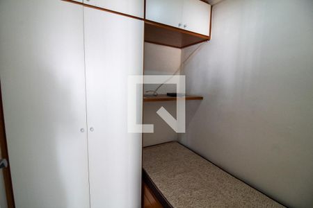Apartamento à venda com 317m², 4 quartos e 4 vagas Apartamento à venda com 317m², 4 quartos e 4 vagasQuarto de Serviço