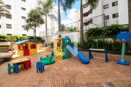 Apartamento à venda com 317m², 4 quartos e 4 vagas Apartamento à venda com 317m², 4 quartos e 4 vagasÁrea comum - Playground