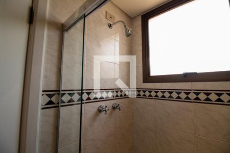 Apartamento à venda com 317m², 4 quartos e 4 vagas Apartamento à venda com 317m², 4 quartos e 4 vagasBanheiro da Suíte 2