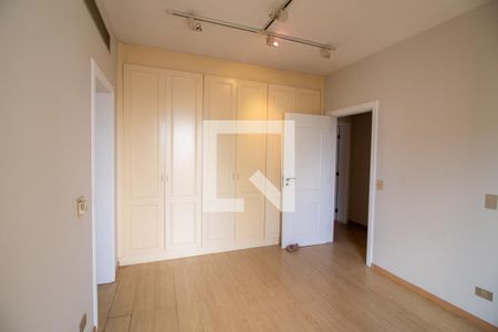 Apartamento à venda com 317m², 4 quartos e 4 vagas Apartamento à venda com 317m², 4 quartos e 4 vagasSuíte 3