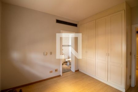 Apartamento à venda com 317m², 4 quartos e 4 vagas Apartamento à venda com 317m², 4 quartos e 4 vagasSuíte 2