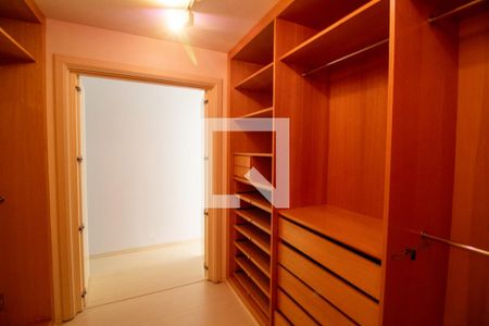 Apartamento à venda com 317m², 4 quartos e 4 vagas Apartamento à venda com 317m², 4 quartos e 4 vagasCloset da suíte 4