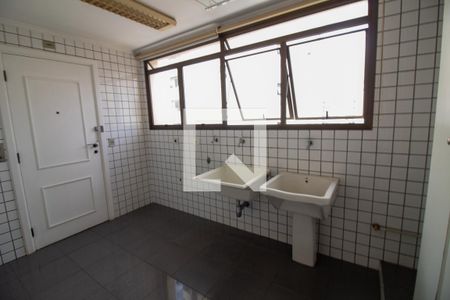 Apartamento à venda com 317m², 4 quartos e 4 vagas Apartamento à venda com 317m², 4 quartos e 4 vagasÁrea de Serviço