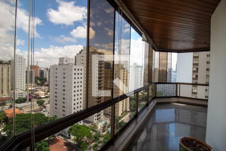 Apartamento à venda com 317m², 4 quartos e 4 vagas Apartamento à venda com 317m², 4 quartos e 4 vagasTerraço