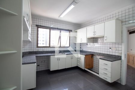 Apartamento à venda com 317m², 4 quartos e 4 vagas Apartamento à venda com 317m², 4 quartos e 4 vagasCozinha