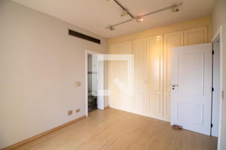 Apartamento à venda com 317m², 4 quartos e 4 vagas Apartamento à venda com 317m², 4 quartos e 4 vagasSuíte 3