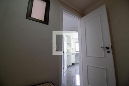 Apartamento à venda com 317m², 4 quartos e 4 vagas Apartamento à venda com 317m², 4 quartos e 4 vagasQuarto de Serviço