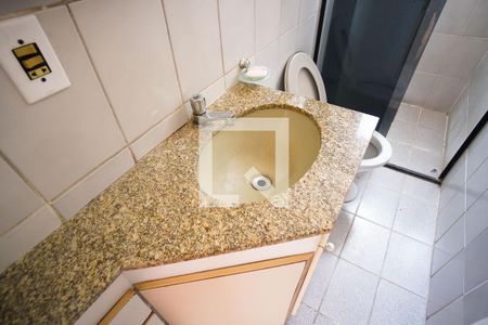 Banheiro de apartamento para alugar com 3 quartos, 63m² em Copacabana, Belo Horizonte