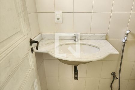 Apartamento à venda com 191m², 3 quartos e sem vagaBanheiro de Serviço