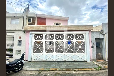 Casa à venda com 180m², 4 quartos e 2 vagasFachada