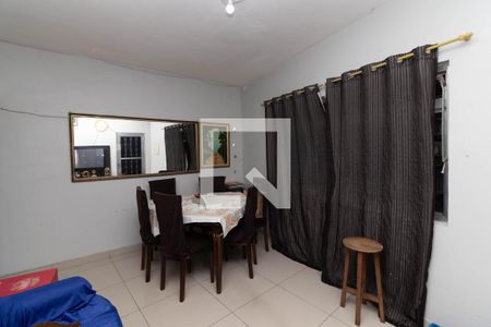 Casa à venda com 100m², 3 quartos e 2 vagasSala