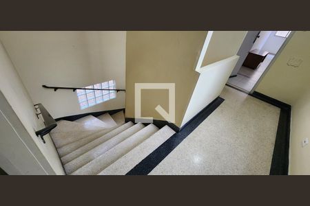 Apartamento para alugar com 74m², 2 quartos e 1 vagaEscada