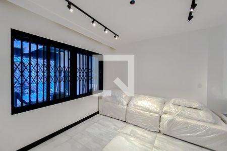 Sala de casa à venda com 4 quartos, 240m² em Vila Santo Estevão, São Paulo