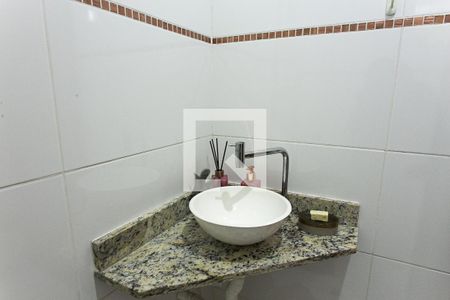 Casa de condomínio à venda com 64m², 2 quartos e 1 vaga Casa de condomínio à venda com 64m², 2 quartos e 1 vagaBanheiro da Suíte 2