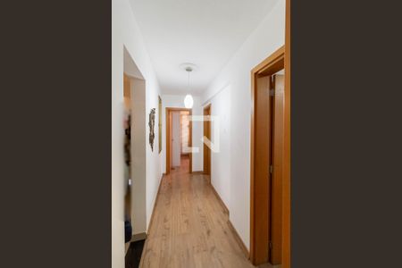 Corredor de apartamento à venda com 3 quartos, 160m² em Colégio Batista, Belo Horizonte