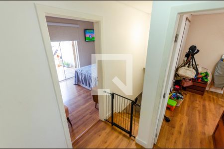 Casa à venda com 120m², 2 quartos e 2 vagasEscada