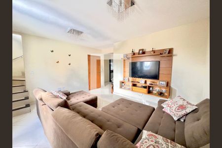 Sala de apartamento para alugar com 3 quartos, 100m² em Arvoredo, Contagem