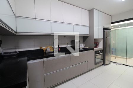 Casa de condomínio à venda com 176m², 4 quartos e 1 vagaCozinha e Área de Serviço