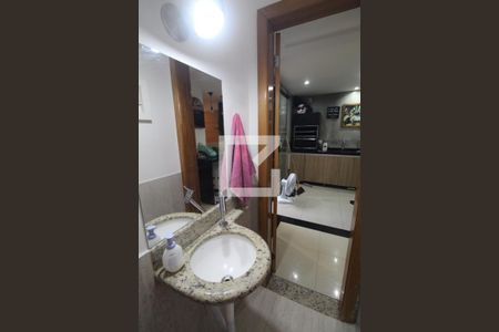 Casa de condomínio à venda com 176m², 4 quartos e 1 vagaLavabo