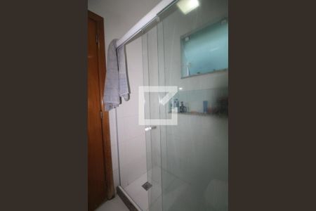 Casa de condomínio à venda com 176m², 4 quartos e 1 vagaBanheiro da Suíte 2