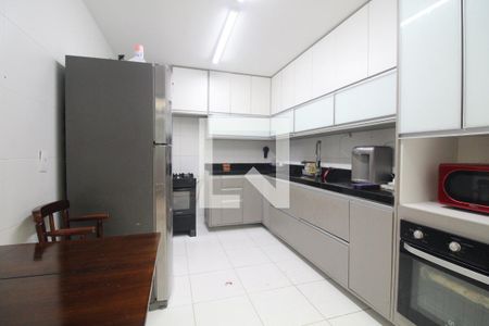 Casa de condomínio à venda com 176m², 4 quartos e 1 vagaCozinha e Área de Serviço
