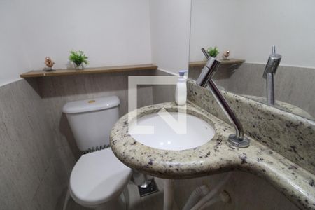 Casa de condomínio à venda com 176m², 4 quartos e 1 vagaLavabo