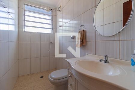 Casa à venda com 250m², 2 quartos e 2 vagas Casa à venda com 250m², 2 quartos e 2 vagasBanheiro de serviço