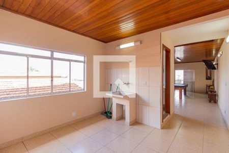 Casa à venda com 250m², 2 quartos e 2 vagas Casa à venda com 250m², 2 quartos e 2 vagasÁrea de serviço