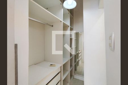 Apartamento à venda com 93m², 3 quartos e 1 vaga Apartamento à venda com 93m², 3 quartos e 1 vagaCloset da suíte
