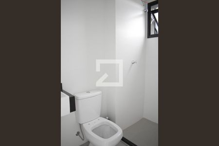 Banheiro de apartamento para alugar com 1 quarto, 24m² em Água Verde, Curitiba