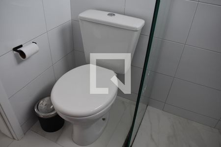 Banheiro de apartamento para alugar com 1 quarto, 21m² em Guabirotuba, Curitiba