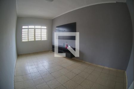 Sala de casa para alugar com 3 quartos, 150m² em Vila Dalva, São Paulo