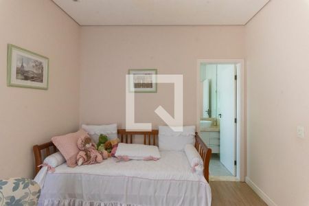 Casa de condomínio à venda com 296m², 3 quartos e 4 vagasSuíte 2