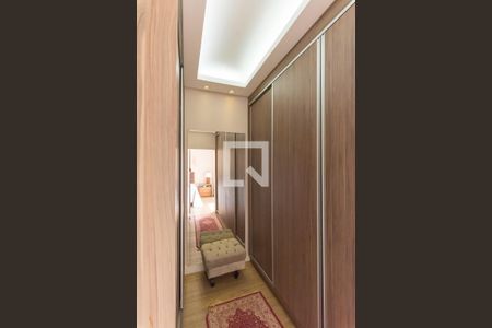 Casa de condomínio à venda com 296m², 3 quartos e 4 vagasCloset da Suíte 1