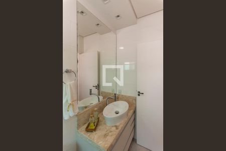 Casa de condomínio à venda com 296m², 3 quartos e 4 vagasBanheiro da Suíte 2