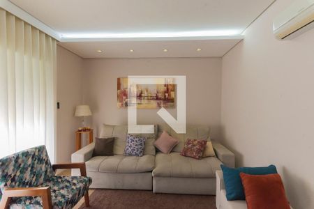 Casa de condomínio à venda com 296m², 3 quartos e 4 vagasSala de TV