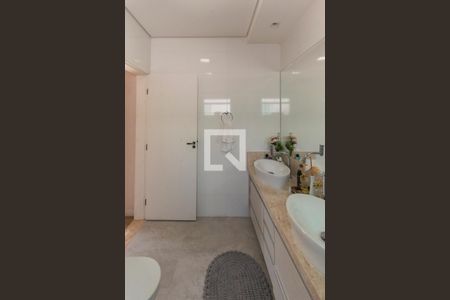 Casa de condomínio à venda com 296m², 3 quartos e 4 vagasBanheiro da Suíte 1