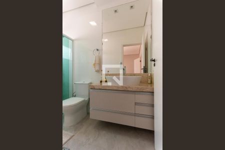 Casa de condomínio à venda com 296m², 3 quartos e 4 vagasBanheiro da Suíte 2