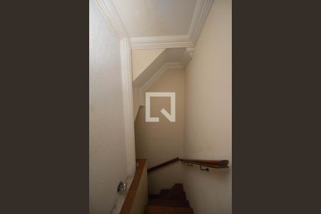 Casa à venda com 183m², 3 quartos e 2 vagas Casa à venda com 183m², 3 quartos e 2 vagasEscada