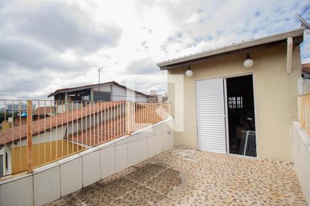 Casa à venda com 183m², 3 quartos e 2 vagas Casa à venda com 183m², 3 quartos e 2 vagasTerraço