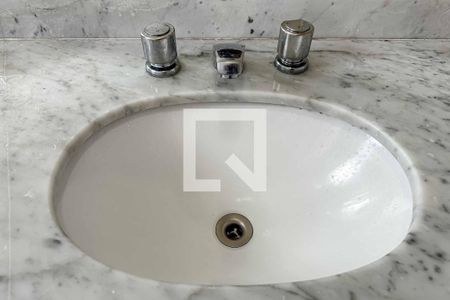 Apartamento à venda com 124m², 3 quartos e 3 vagasBanheiro da Suíte 1