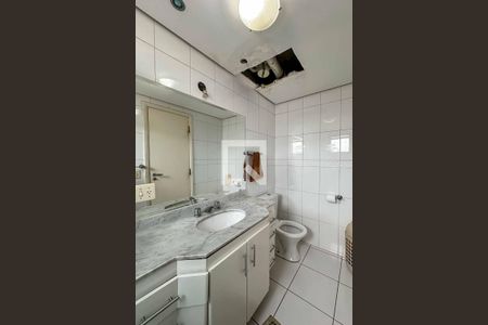 Apartamento à venda com 124m², 3 quartos e 3 vagasBanheiro da Suíte 1